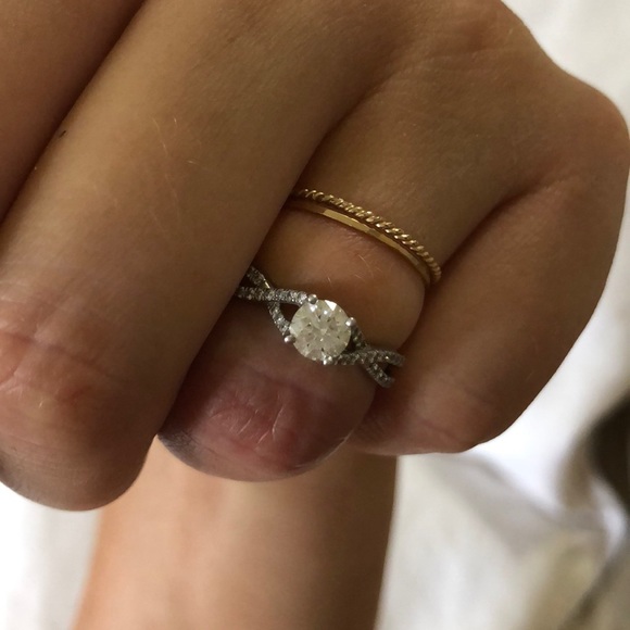 Engagement ring - Picture 5 of 6